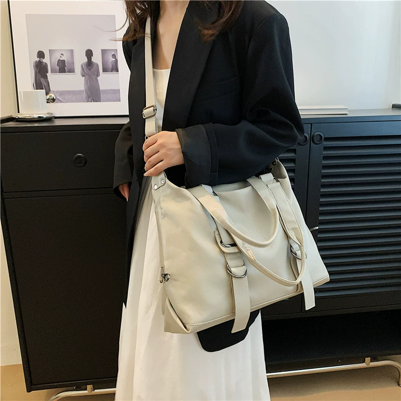  Retro One-Shoulder Bag, Capacious Purse, 22×11×10.8 cm, Lightweight 0.54 kg