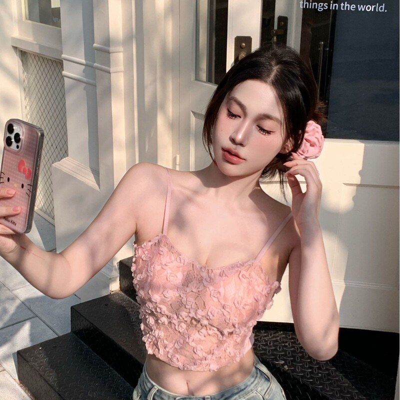 Three-Dimensional Flower Sleeveless Tube Top for Women in Autum, Slim Fit, Sweet and Spicy Chest-Wrapped Design, Backless Short Top, Beautiful Top