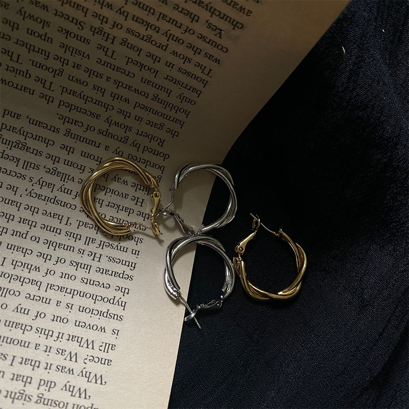 Versione coreana Anello con spirale antizanzara con impasto fritto, clip per orecchie da donna, stile 2023, orecchini di alta qualità_voghion.com