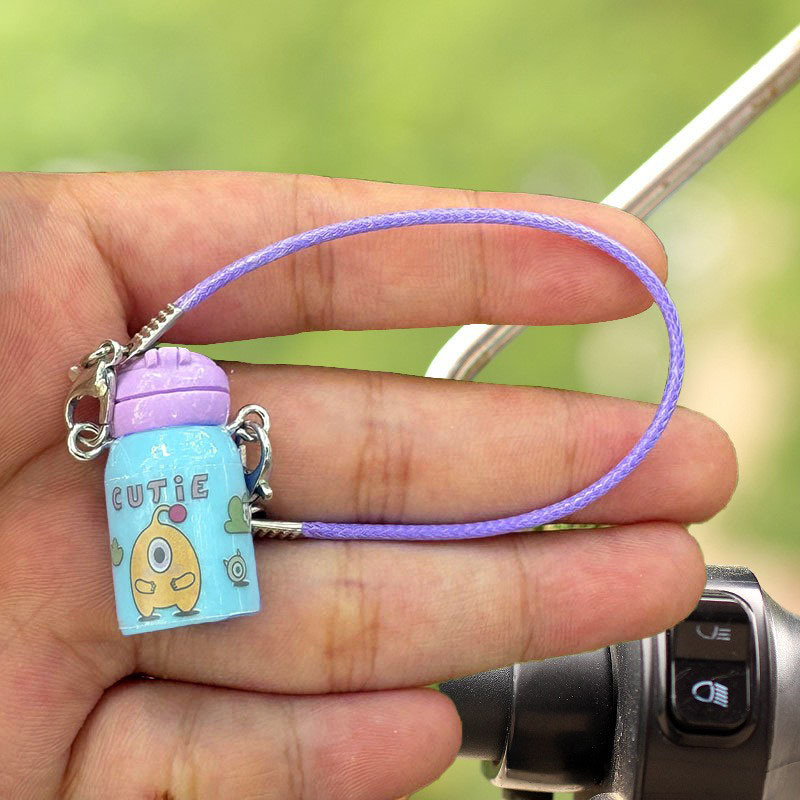 Mini botella de agua termo colgante lindo pequeño biberón accesorios de muñeca diy accesorios de taza de agua al por mayor dibujos animados
