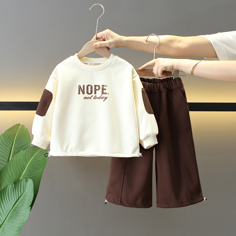 6165 Traje de primavera y otoño para niños 2025 nuevo estilo estilo occidental suéter para niños de dos piezas bebé deportes y ocio para niños