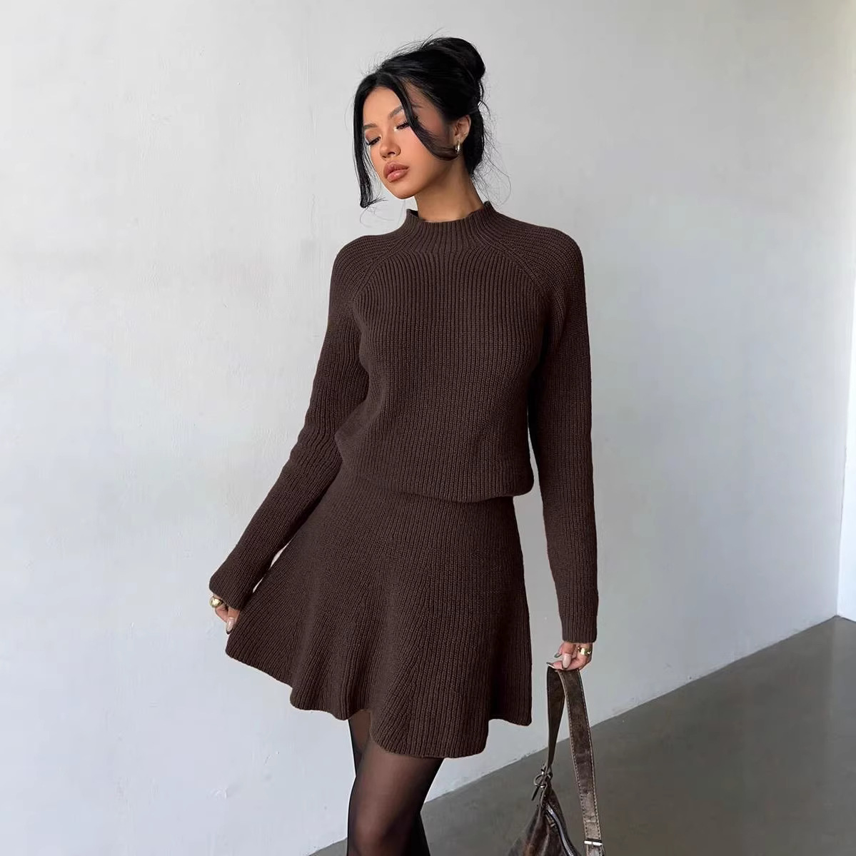 Dameskleding: Losvallende, casual top met ronde hals en textuur, bestaande uit een tweedelig gebreid shirt._voghion.com