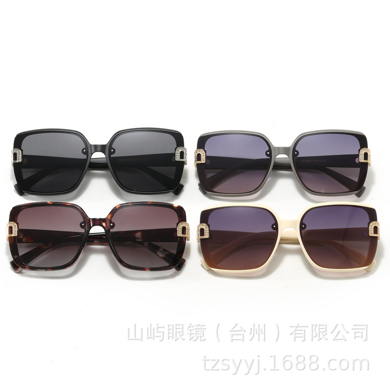 2025新型偏光サングラス軽豪華高級感ファッションサングラス女性クロスボーダー卸売り個性街拍眼鏡
