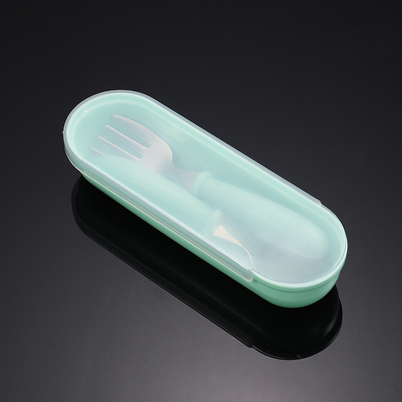 녹색 숟가락과 포크 + 상자