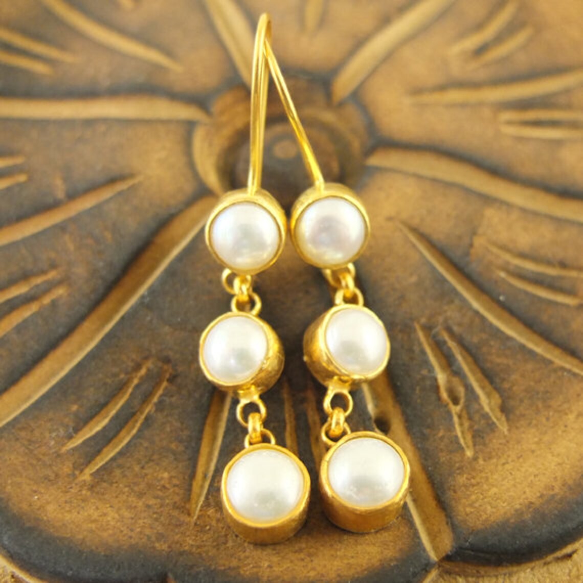 fashionable retro long elegant earrings from pearl