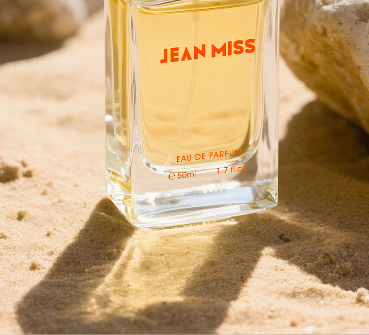 Herrparfym med jordig och träig doft eau de toilette_voghion.com
