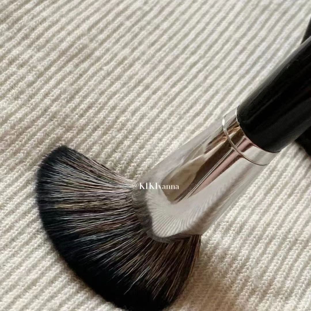 Cepillo de contorno de guisa cepillo de contorno de ángulo oblicuo cepillo en forma de V blush polvo de sombra cepillo de maquillaje de Cangzhou cepillo de perfil suave