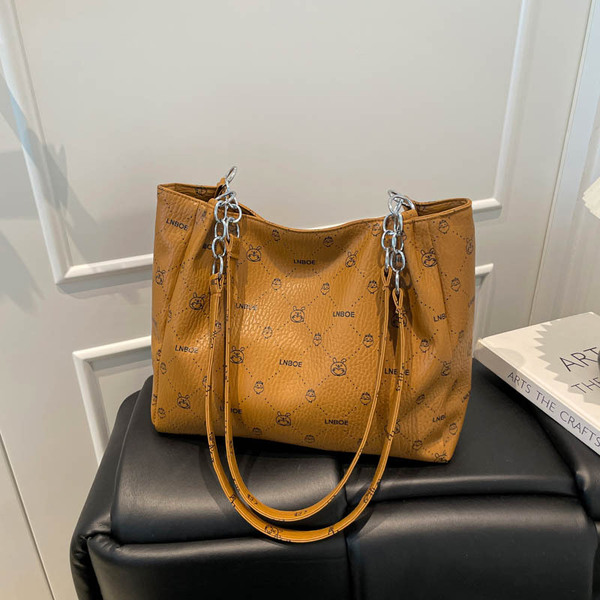 classic fashionable retro capacious one-shoulder bag for leisure