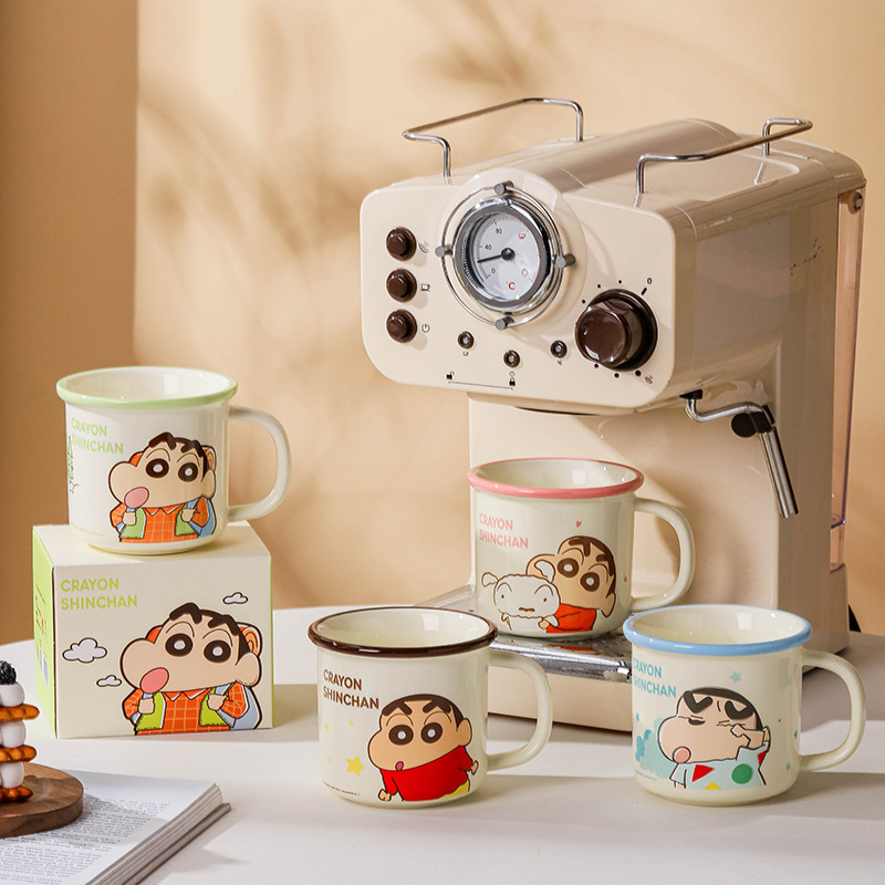 Crayon Shin-chan taza autorizada genuina taza inverso para el hogar taza de leche linda de alto valor con escala taza de cerámica