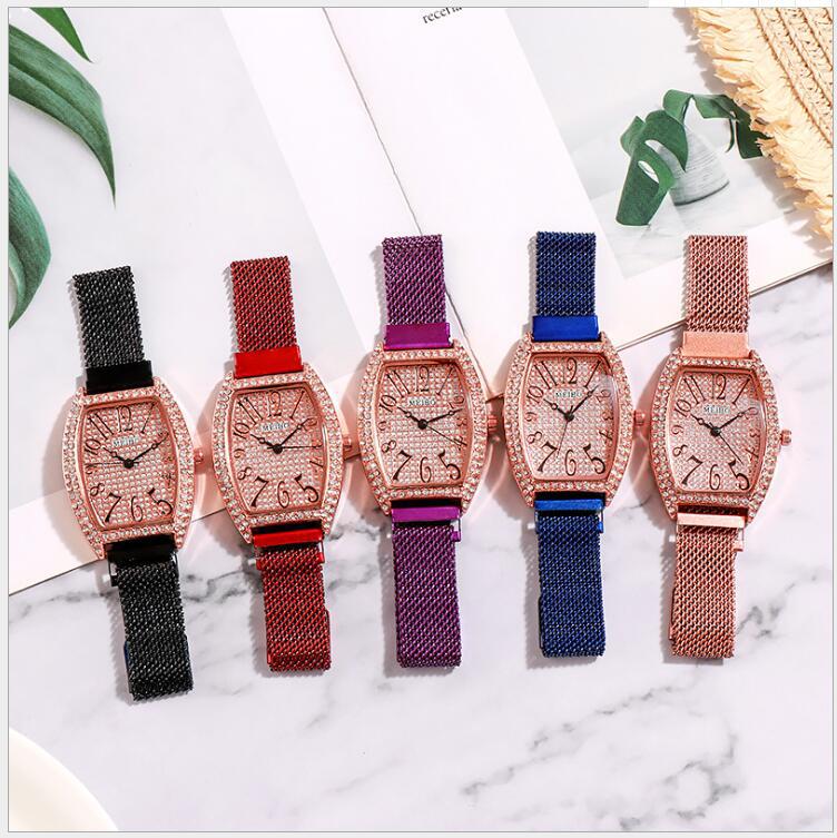 2024 Vendita diretta Tiktok popolare maglia magnetica con scatola del vento con orologio al quarzo_voghion.com