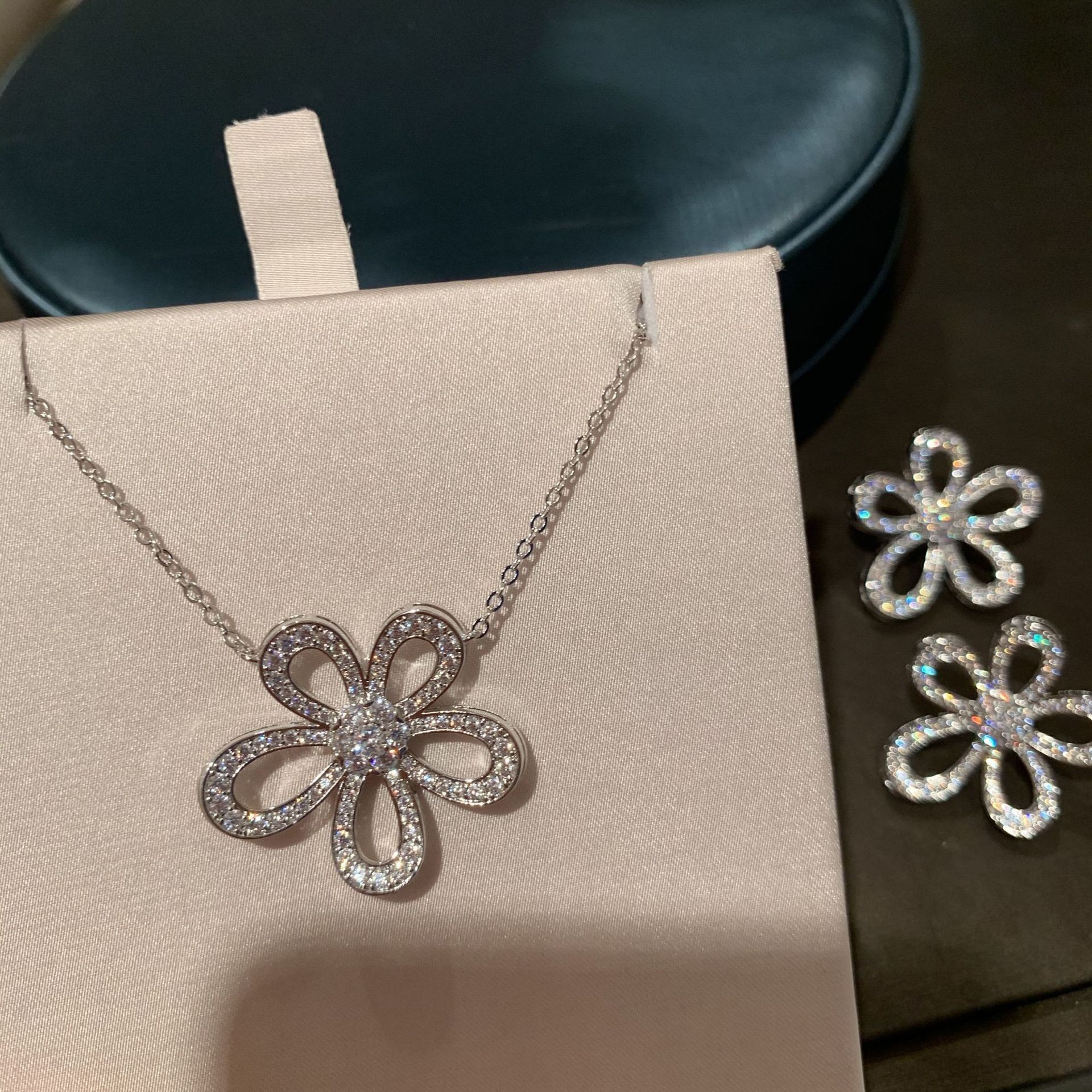 梵家高バージョンV金メッキ精工太陽花ネックレス軽豪華風太陽花ピアス太陽花指輪