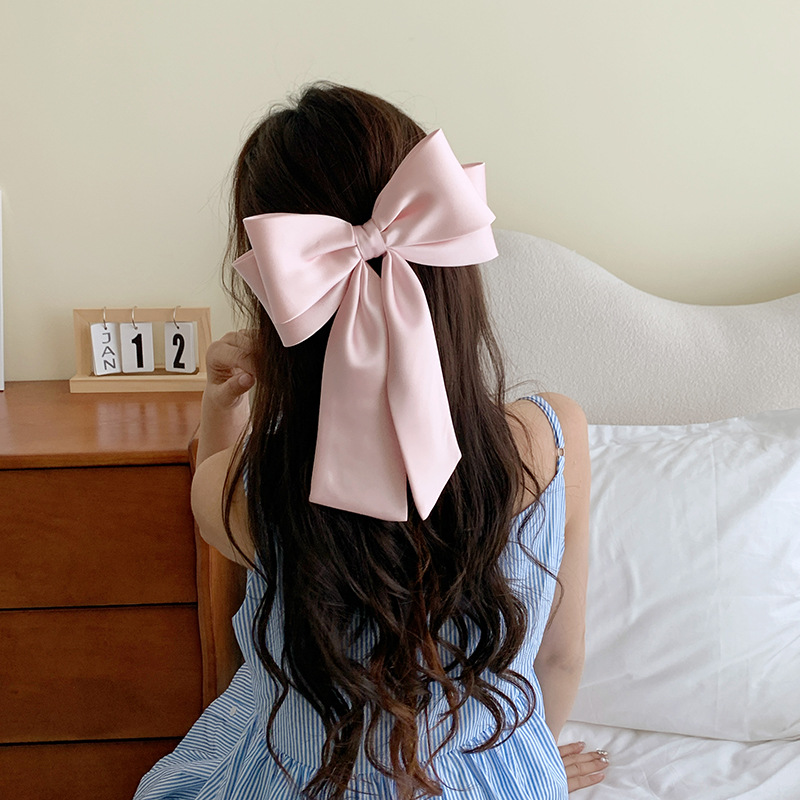 Romantic powder-spring clip
