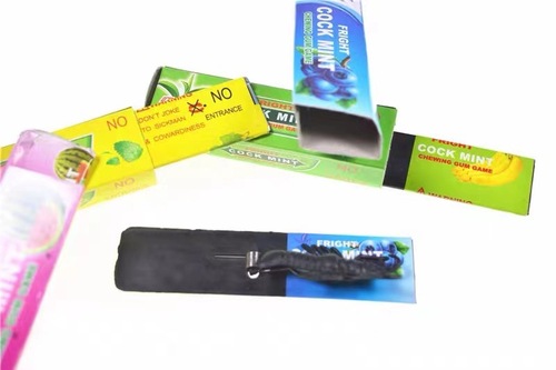 Cockroach chewing gum scares everyone. April Fool's Day prank. Funny. Hot sale. School peripherals. Scary hot sale.