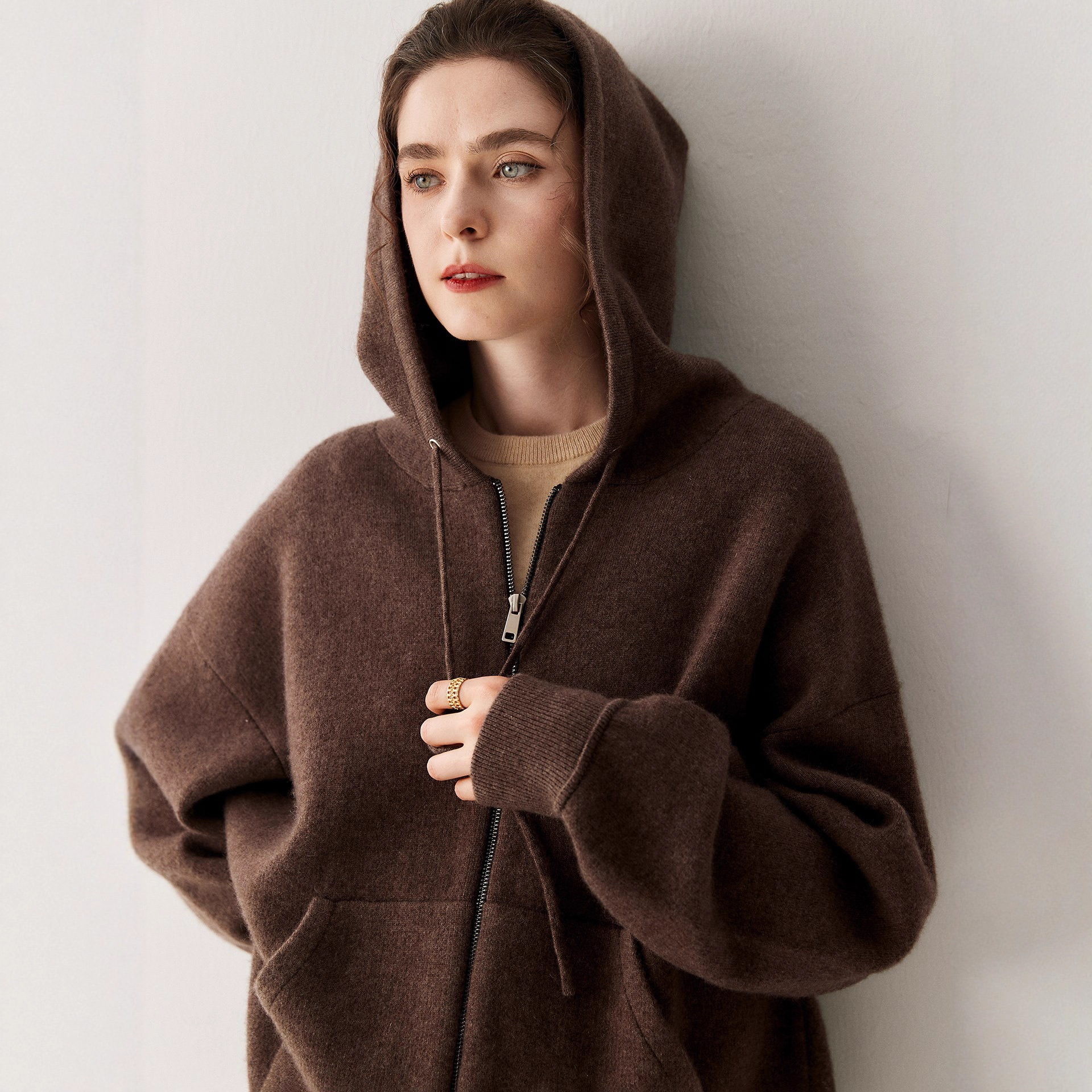 875克宽松加厚山羊绒开衫女运动2025秋冬新连帽拉链针织毛衣外套