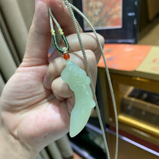 Jin Yu Tang Xinjiang Hetian jade dragon teeth jade quality warm and delicate carved, auspicious and blessed to attract wealth into the treasure