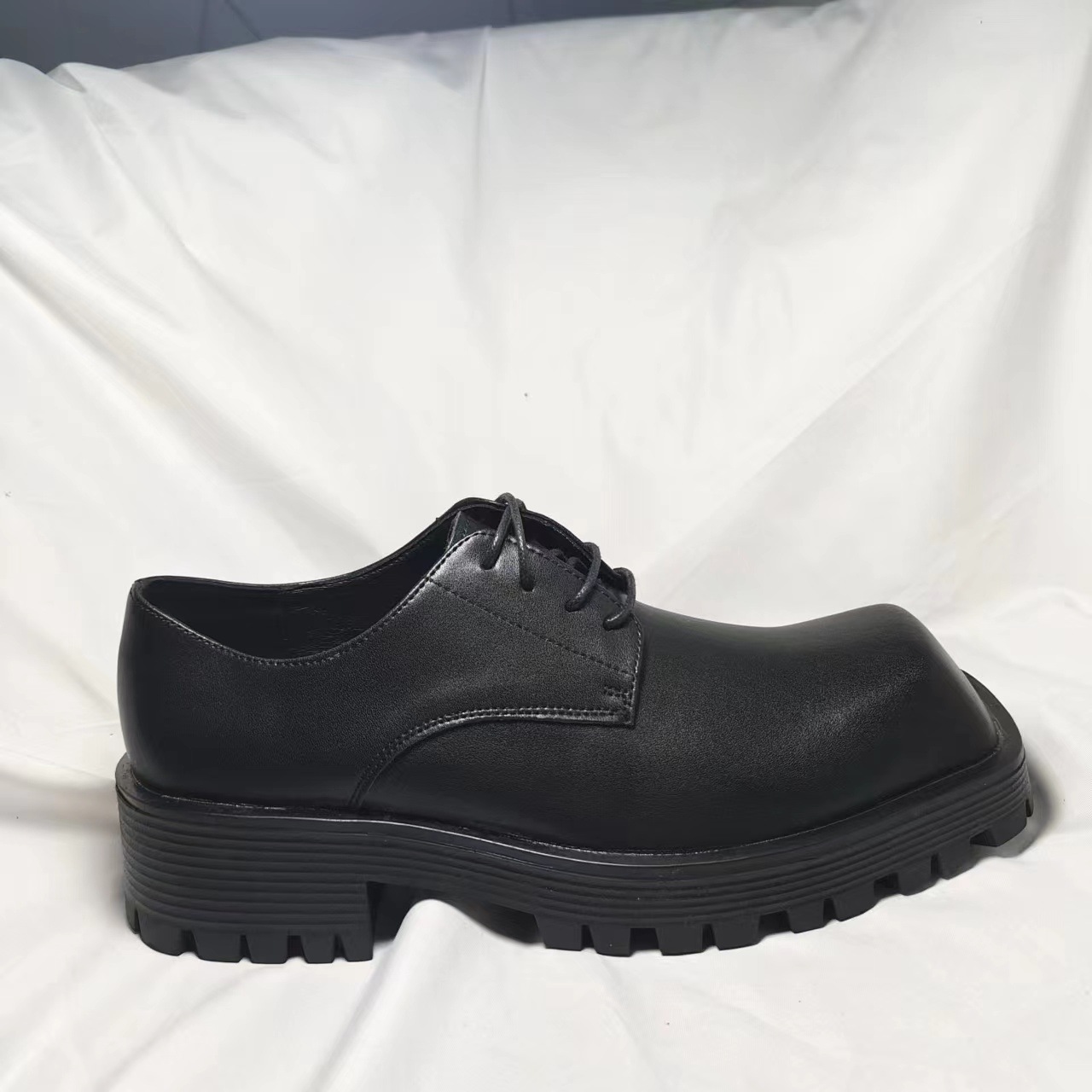 ShoeVault Lederschuhe mit quadratischer Zehenpartie für Herren, trendiger koreanischer Stil, vielseitige Business-Casual-Derby-Schuhe, flaches Nischendesign, dicke Sohle_voghion.com