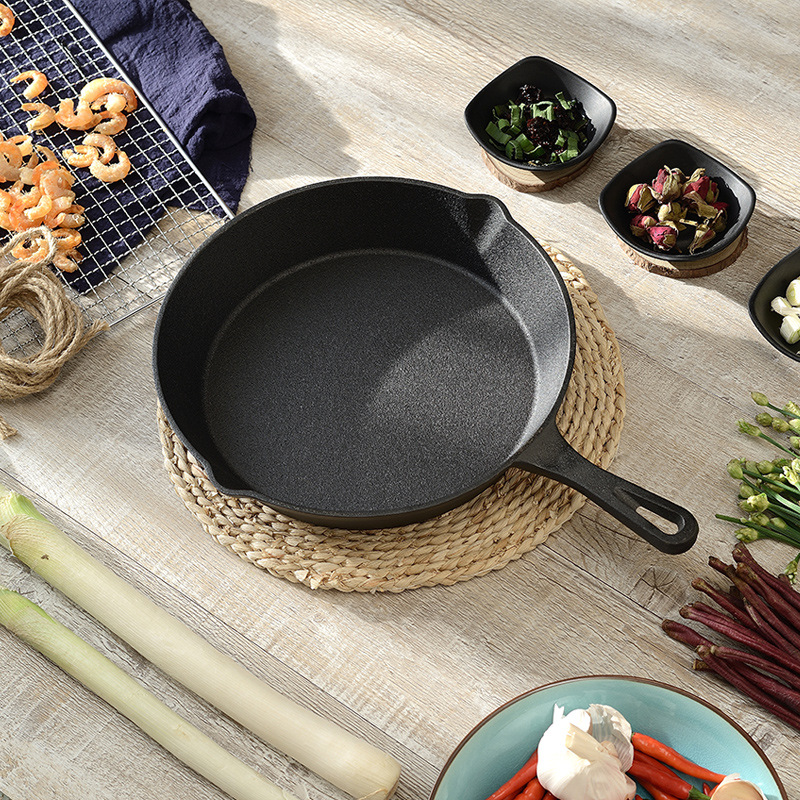 Cast iron small flat pan mini egg pan, wrought iron non-stick pan for pancakes, small frying pan, induction cooktop.