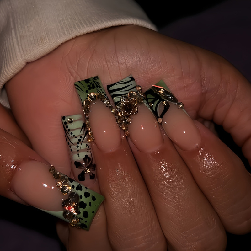Cross-border hot-selling square fake nails elegant simple butterfly fashion high-grade stripes embellishment wearing nail products wholesale