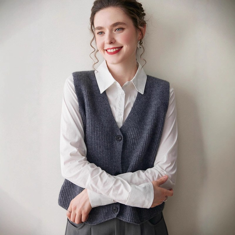 Loose Sleeveless V-Neck Cardigan with Layered Cashmere Vest for Women, 2025 New Style Loose Sleeveless V-Neck Cardigan with Layered Cashmere Vest for Women, 2025 New Style