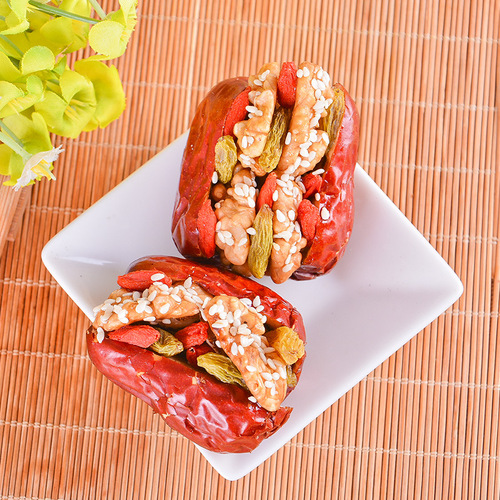 Water Benefits Agriculture Large Red Dates with Walnut Kernels and Raisins Gift Box Small Packaging Filled Dry Goods Pregnant Women's New Year Snacks