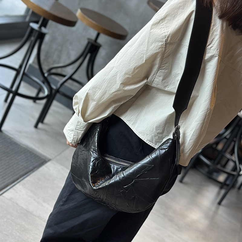 2023 herbst/Winter Knödel Brötchen Echtes Leder frauen Schulter Umhängetasche Rindsleder Hand Greifen Muster Kuh Horn Brust_voghion.com