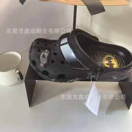 2025年Corss夏季新款蝙蝠侠炫酷通时尚户外洞洞鞋凉拖鞋工厂现货