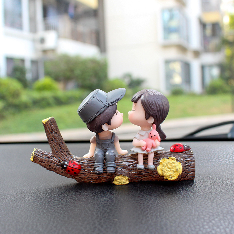 Decoraciones de automóviles pareja creativa consola de automóviles encantadora muñeca de la red decoración de automóviles decoración de automóviles mujeres