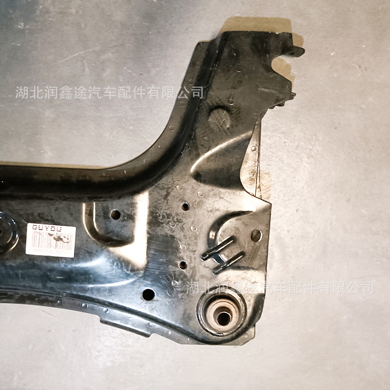Applicable to Dongfeng Fengshen A60 engine lower bracket Fengshen A60 front bracket front axle ingot beam
