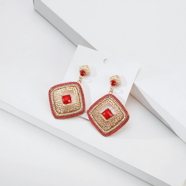 Retro Fashion Diamond Hollow Square Alloy Earrings display picture 9