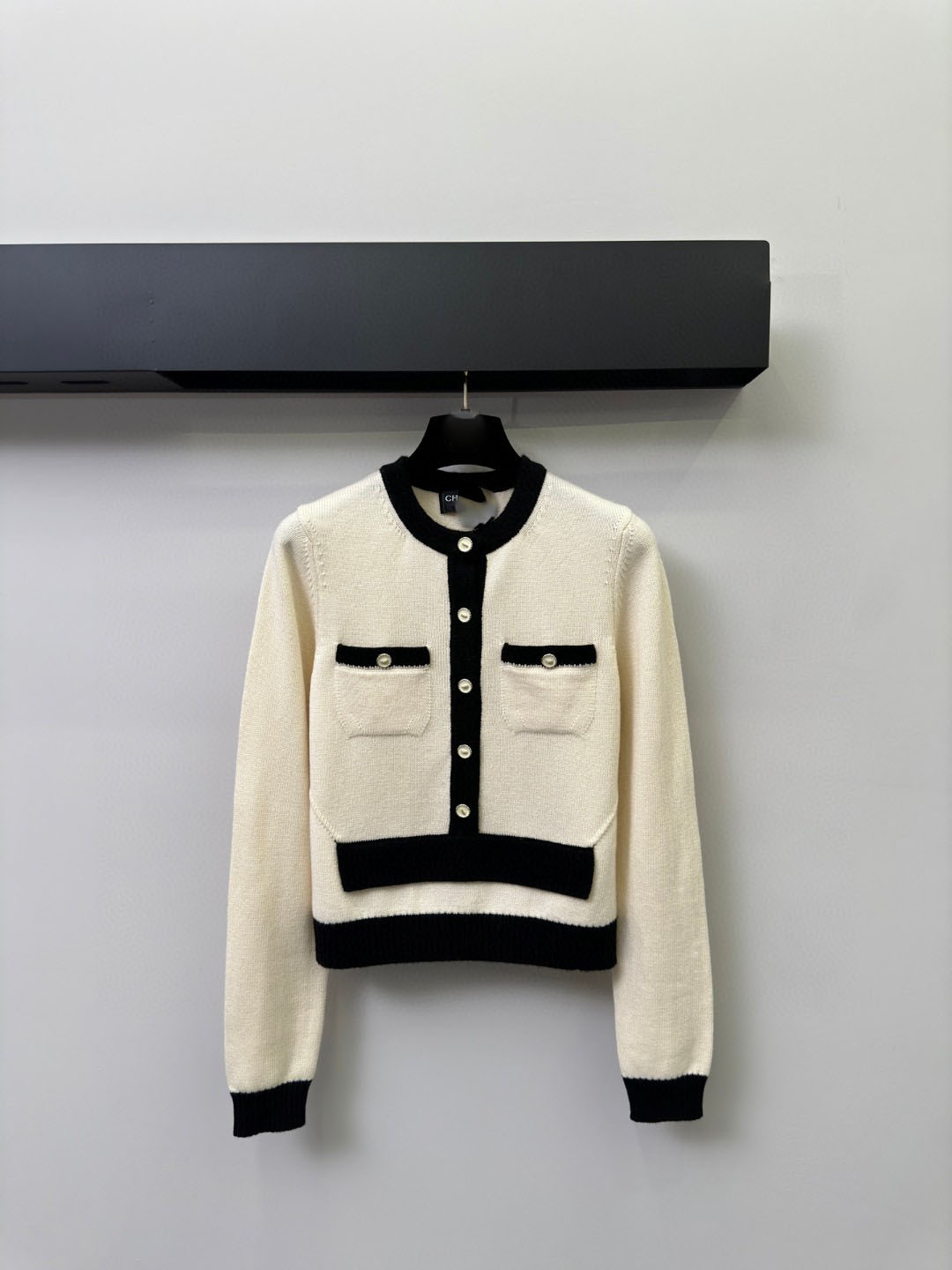 Summer elegant knitted long-sleeve with a round collar