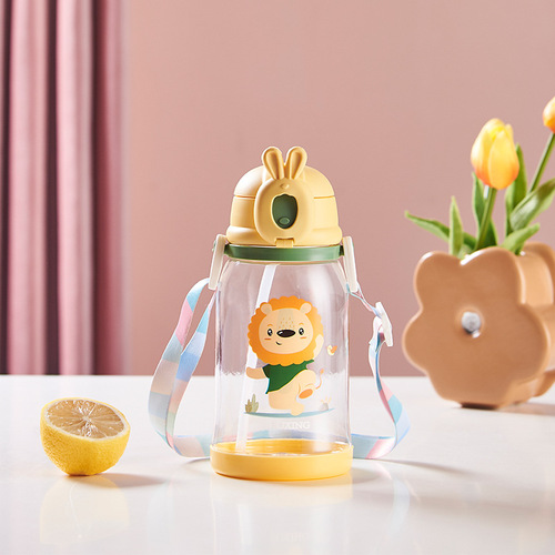 Cute straw cup with large capacity, plastic water bottle for men and women, students, leak-proof on-the-go cup, outdoor crossbody insulated cup, wholesale