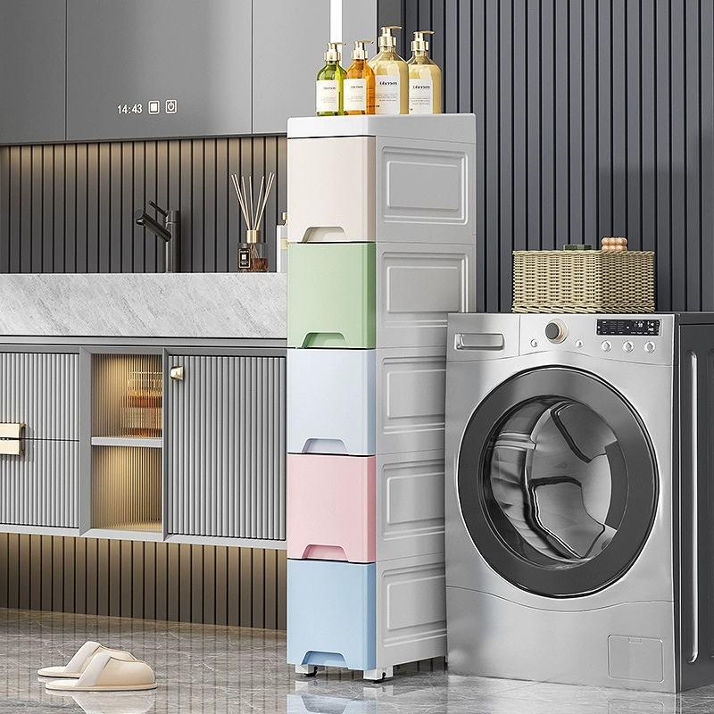 В ванной комнате зазор в ванной комнате зазор в кухне холодильник боковой шкаф ящик с узким швом шкафчик