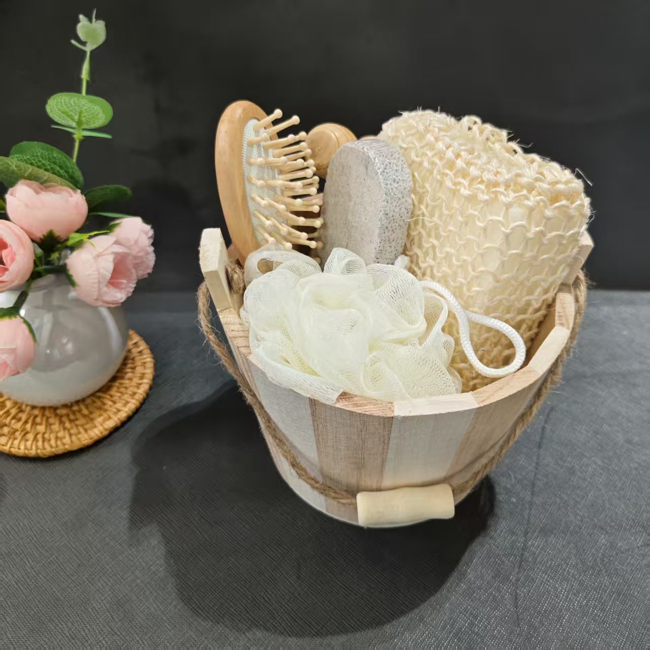 Factory Direct Supply of Bottled Bath Sets, Wholesale Bath Balls, Foot Stones, Massagers, Combs, Six-Piece Bath Sets