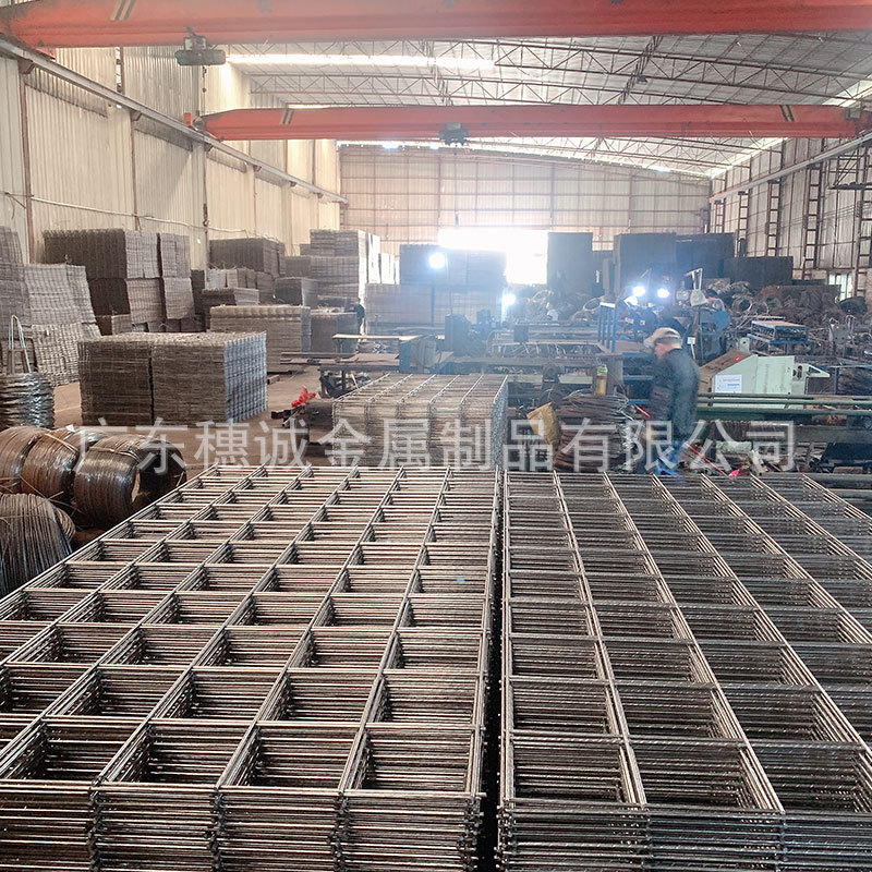 建筑工地用钢筋黑网片10-15-20孔大量现货碰焊网片珠三角可包送