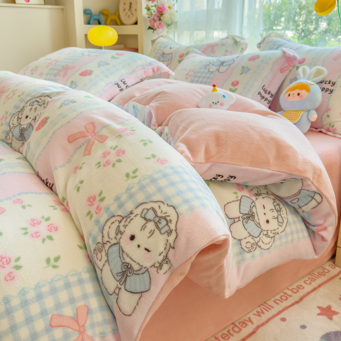 Invierno engrosado cama de seda de leche de cuatro piezas de seda de coral sábanas de seda de bebé cubierta de seda de calor y seda de tres piezas