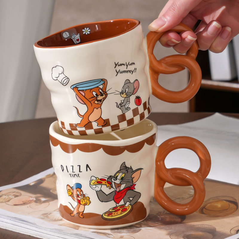 Gatos y ratones de dibujos animados tazas de cerámica tazas de agua caseras tazas de desayuno de dormitorio tazas de leche regalo de mano tazas lindas