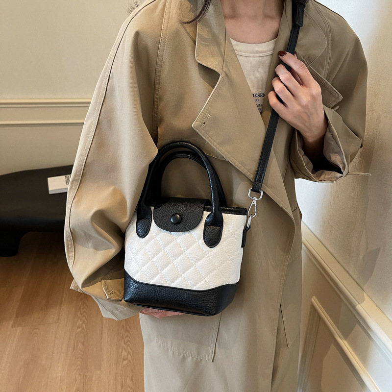 Alta sensación pequeña fragancia bolsa de cubo de mano para mujeres 2024 nuevo estilo de moda universal bolso de hombro bolsa de moda casual