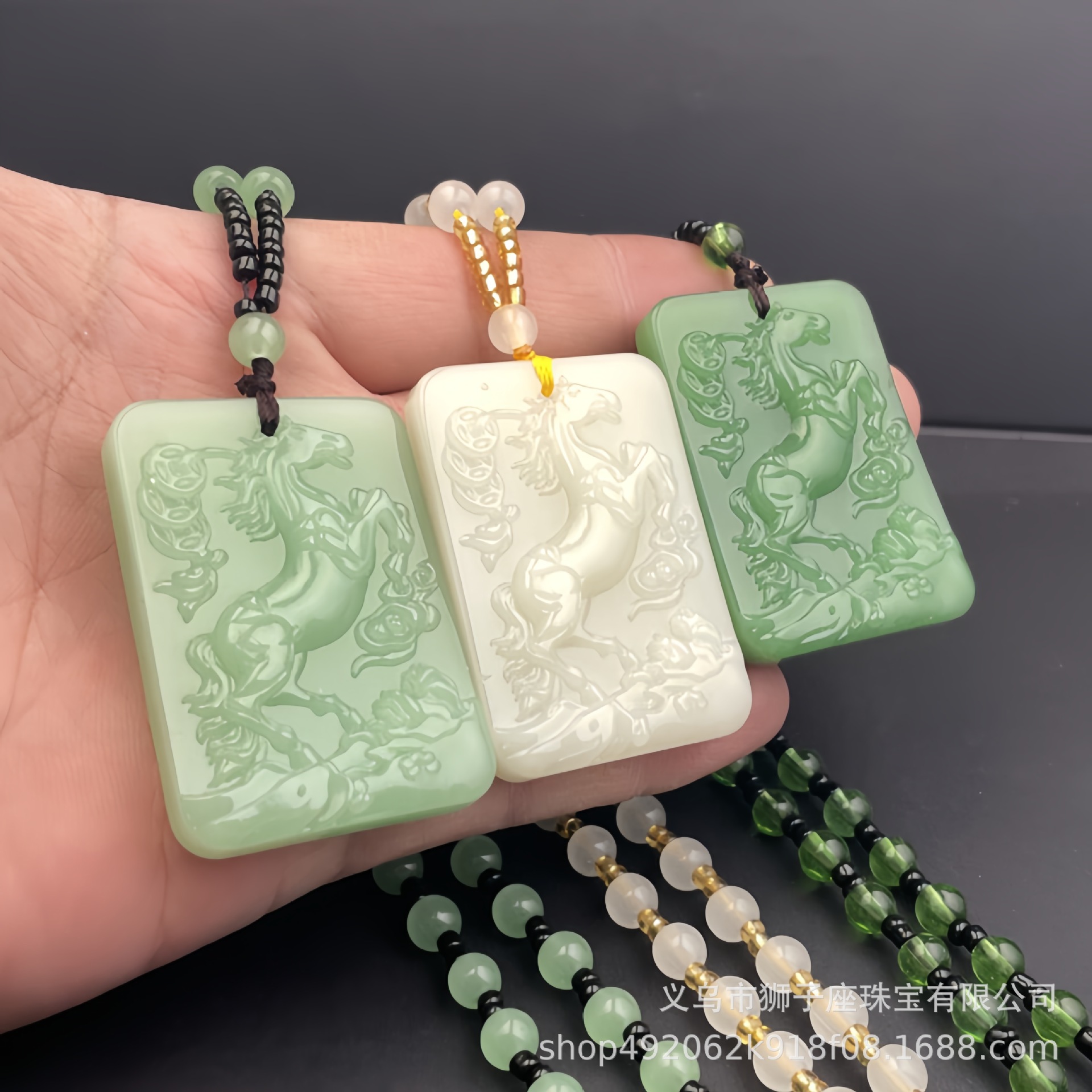 新疆外蒙料仿玉生肖马牌玉石吊坠男女款玉牌马上有钱玉佩挂件饰品
