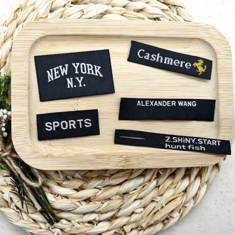 High-density satin woven labels, exquisite fabric labels, and brand-specific woven labels for apparel