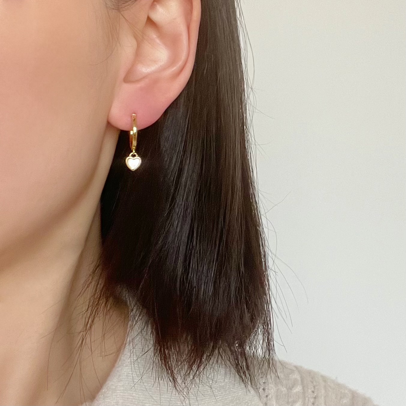 4g Weight 925 Sterling Silver Ear Needle Material Agate, Shell Inlay Material Ear Studs Classification 1 Pair Quantity Holiday, Daily Occasion 925 Sterling Silver Material Heart Shape Pattern Women's Gender Inlay Design Sweet, Simple Style Style 1 Pair 925 Sterling Silver Agate Shell Heart Shape Ear Studs 5