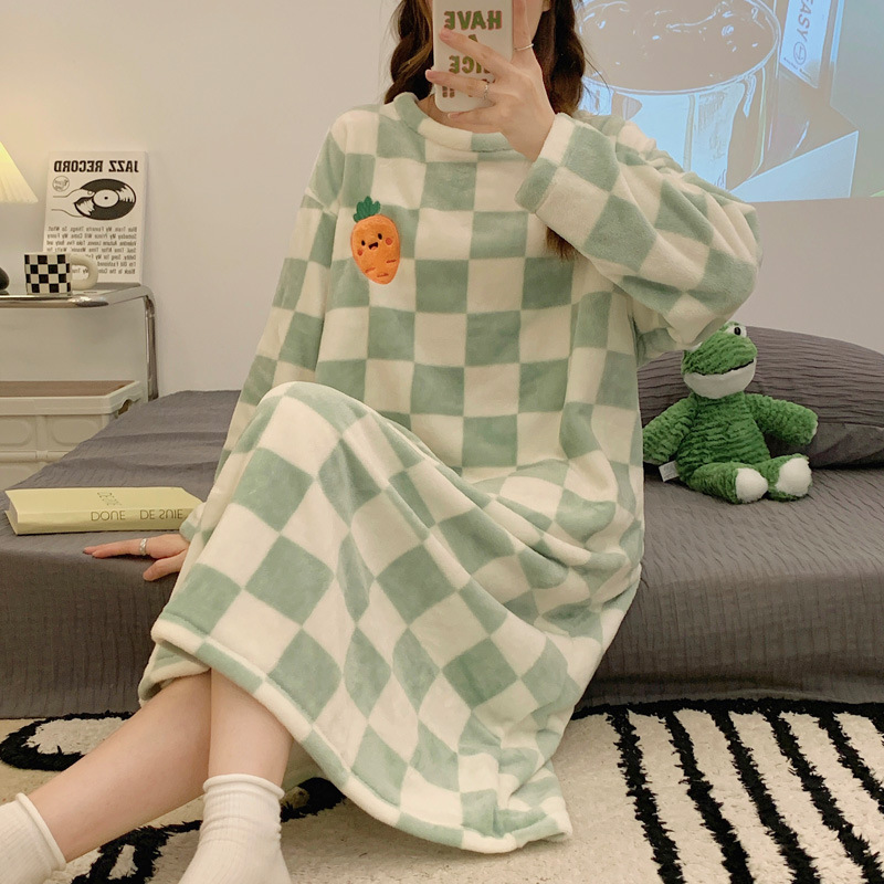 Pijamas de mujeres otoño invierno de franela lindo dibujo animado 2023 nuevo coral de lana gruesa falda cálida ropa para el hogar