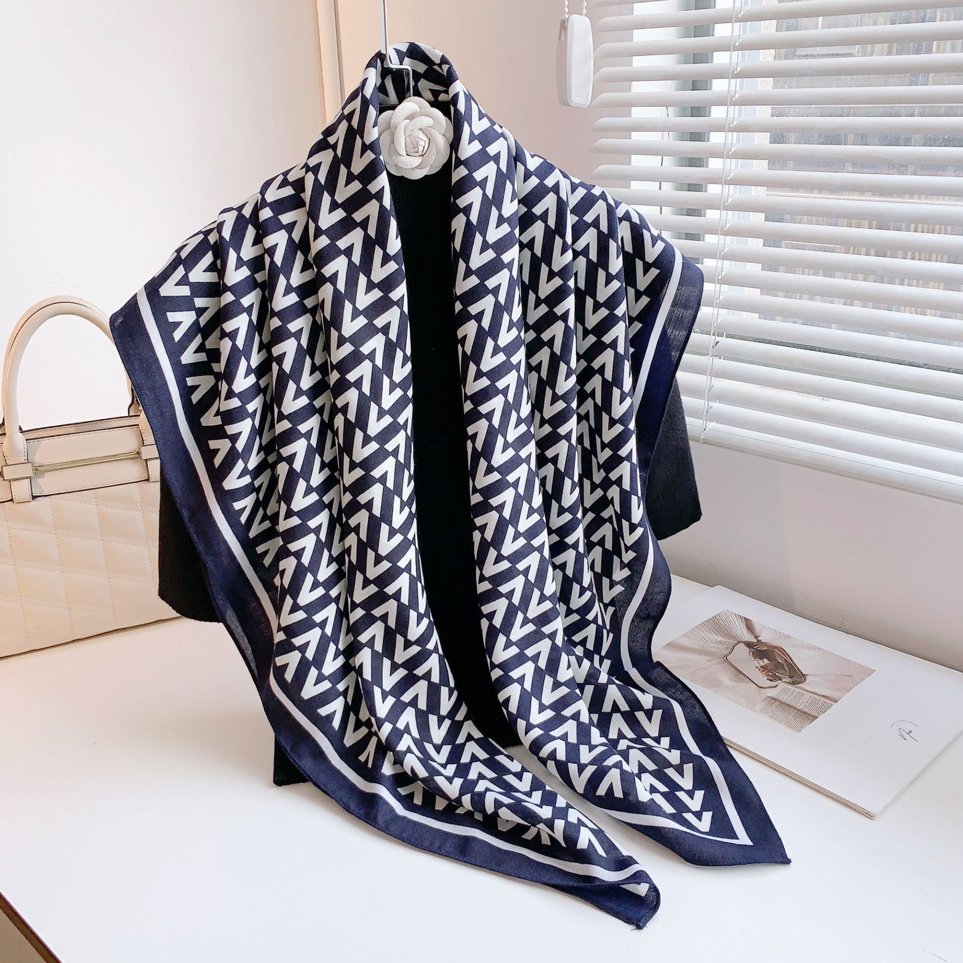 Estilo coreano nueva bufanda de las mujeres Otoño e Invierno lana fina sensación bufanda viaje protector solar playa toalla decorativa chal bufanda