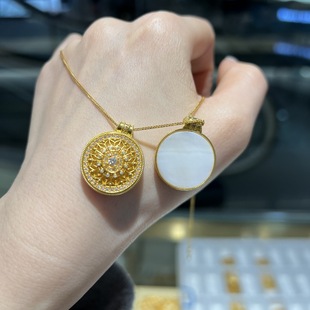 18K Gold Sunflower Compass Pendant Au750 Color Gold All-Over Necklace Moissanite Diamond Round Brand Water Shell Jewelry Wholesale