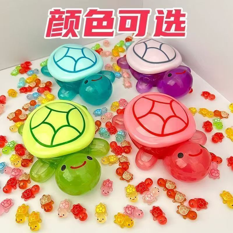 La gran tortuga luminosa se coloca en la caja de almacenamiento Big Mac. La decoración del abuelo de la tortuga luminosa toca los juguetes de decoración del escritorio creativo