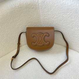 现货ce家2025款时尚复古半圆单肩斜挎小方包高级感凯旋门马鞍包女