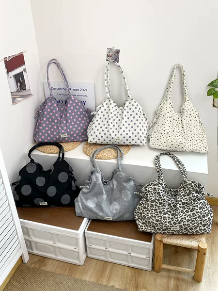 Korean-Style Lazy Style Shoulder Bag with Drawstring, Large Capacity, Suitable for Commuting and Travel, Vintage Polka Dot Casual Versatile Tote Bag