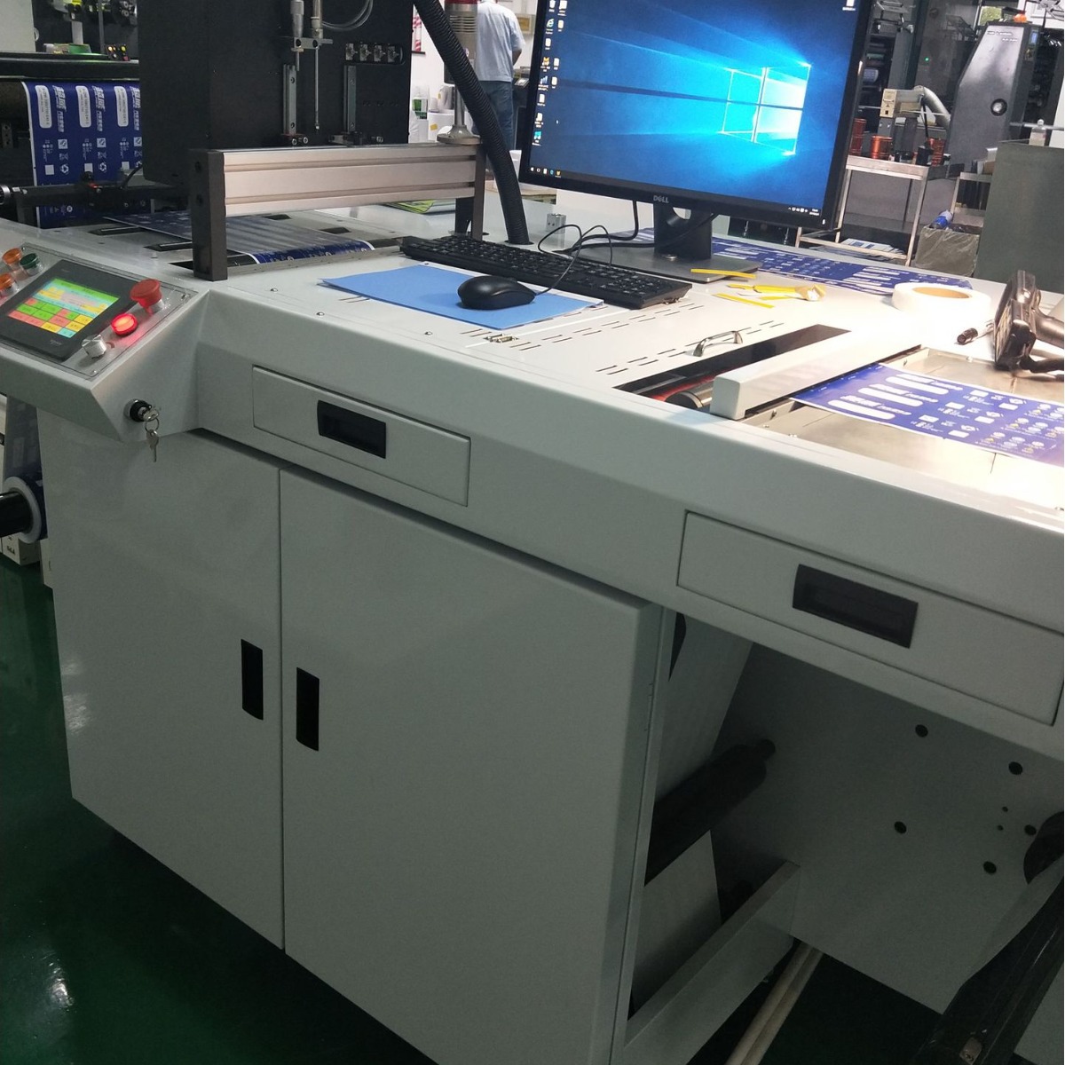 PVC卷筒标签二维码喷码机 卷筒标签喷码机 力冠平台理光喷码机