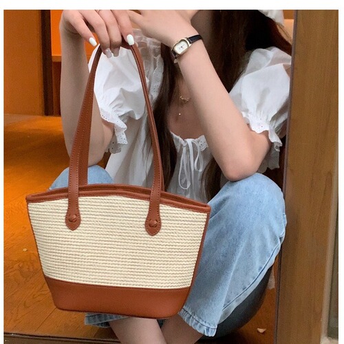 Straw bag 2024 summer new style crossbody bag shoulder portable woven bag simple beach bag large capacity tote bag