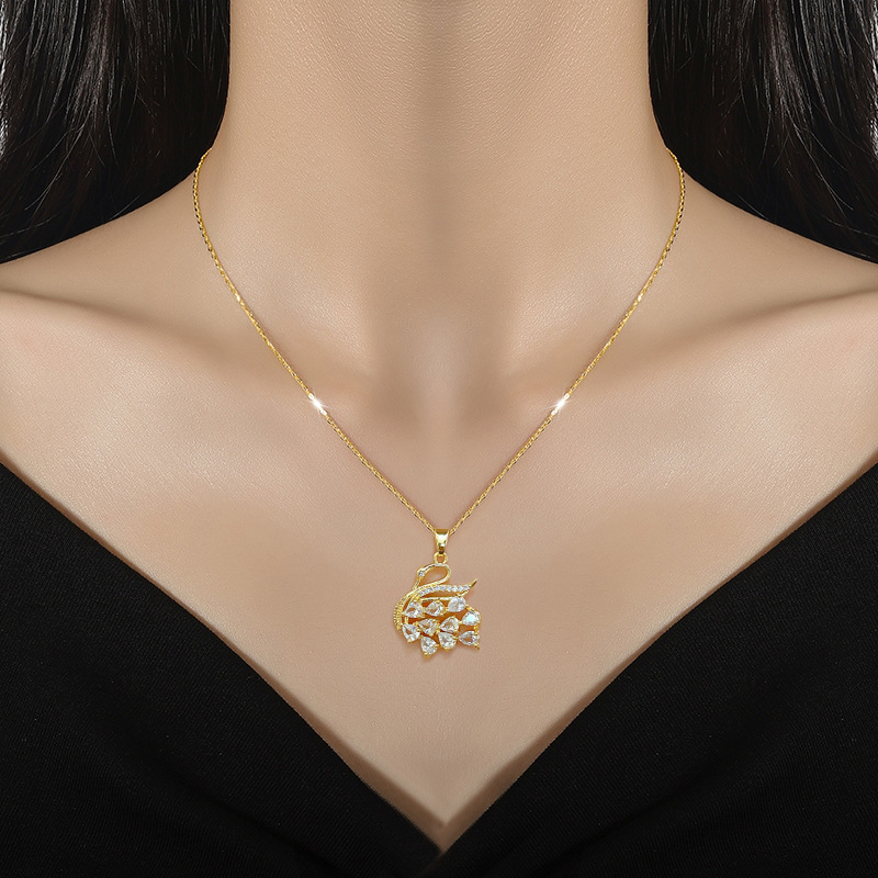Collana con cigno e cristalli in acciaio titanio per donna_voghion.com