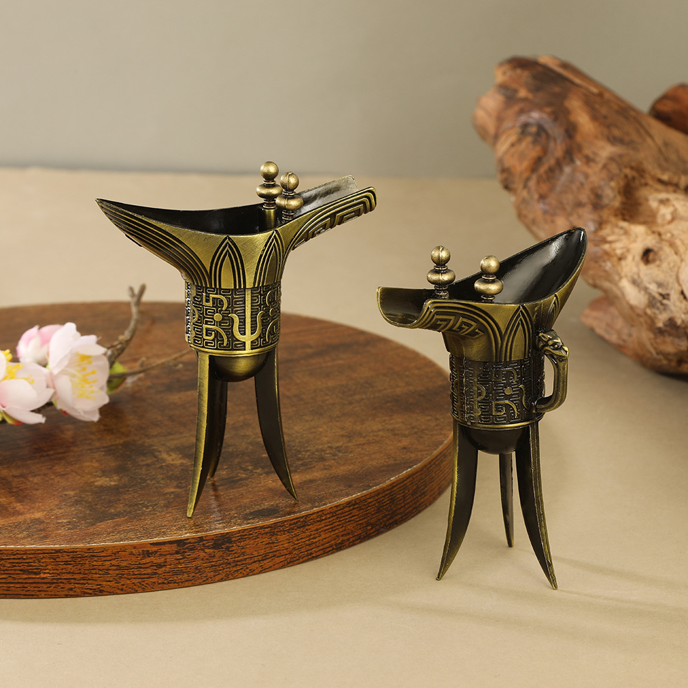 Metal crafts imitation bronze triangular cup small creative…